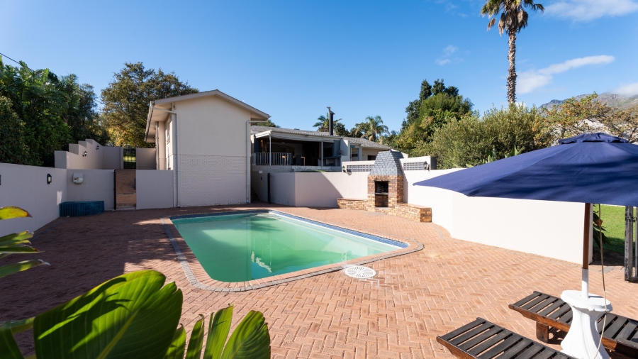 5 Bedroom Property for Sale in Uniepark Western Cape